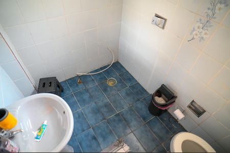 Casa à venda com 300m², 4 quartos e 6 vagasBanheiro de Serviço