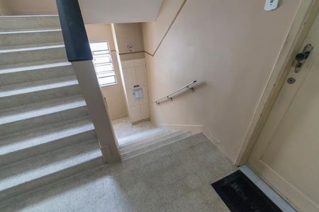 Apartamento para alugar com 78m², 3 quartos e 1 vaga Apartamento para alugar com 78m², 3 quartos e 1 vagaÁrea comum - Escadas