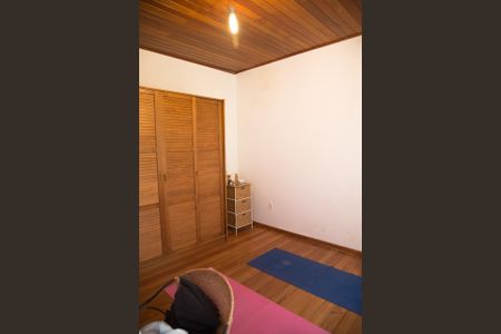 Casa à venda com 240m², 3 quartos e 3 vagasFoto 01