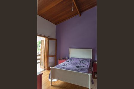 Casa à venda com 240m², 3 quartos e 3 vagasFoto 01