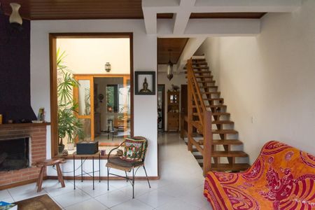 Casa à venda com 240m², 3 quartos e 3 vagasFoto 01