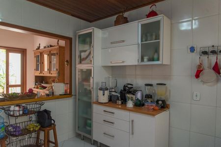 Casa à venda com 240m², 3 quartos e 3 vagasFoto 01