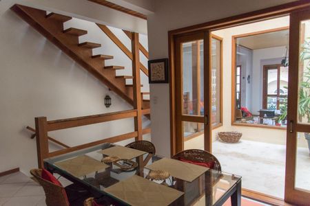 Casa à venda com 240m², 3 quartos e 3 vagasFoto 01