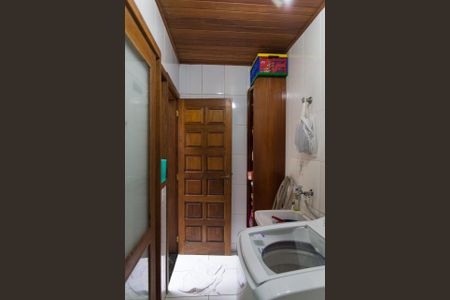 Casa à venda com 240m², 3 quartos e 3 vagasFoto 01