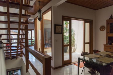 Casa à venda com 240m², 3 quartos e 3 vagasFoto 01