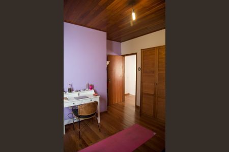 Casa à venda com 240m², 3 quartos e 3 vagasFoto 01