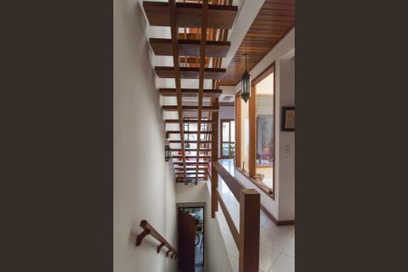 Casa à venda com 240m², 3 quartos e 3 vagasFoto 01