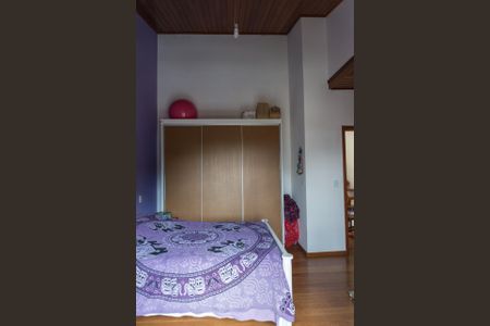 Casa à venda com 240m², 3 quartos e 3 vagasFoto 01