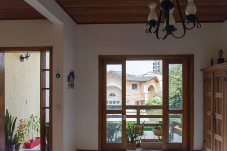 Casa à venda com 240m², 3 quartos e 3 vagasFoto 01