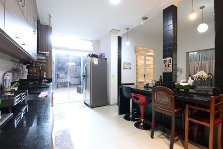 Casa de condomínio à venda com 300m², 4 quartos e 2 vagasCozinha