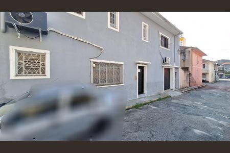 Casa de condomínio à venda com 300m², 4 quartos e 2 vagas Casa de condomínio à venda com 300m², 4 quartos e 2 vagasFachada