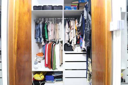 Casa de condomínio à venda com 300m², 4 quartos e 2 vagasCloset da suíte 3