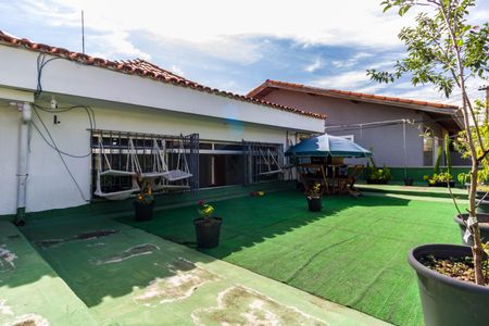 Casa à venda com 358m², 3 quartos e 5 vagasVaranda 2