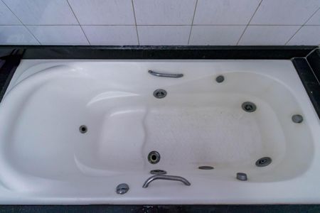 Casa à venda com 358m², 3 quartos e 5 vagasBanheiro da Suíte 2