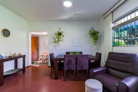 Casa à venda com 358m², 3 quartos e 5 vagasSala