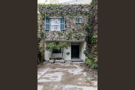 Casa para alugar com 177m², 3 quartos e 2 vagas Casa para alugar com 177m², 3 quartos e 2 vagasFachada