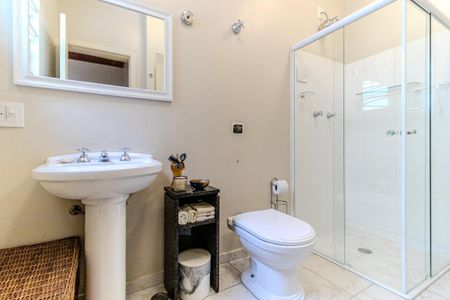 Casa para alugar com 177m², 3 quartos e 2 vagas Casa para alugar com 177m², 3 quartos e 2 vagasBanheiro Social