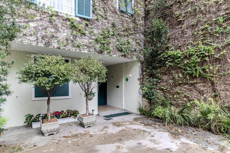 Casa para alugar com 177m², 3 quartos e 2 vagas Casa para alugar com 177m², 3 quartos e 2 vagasFachada