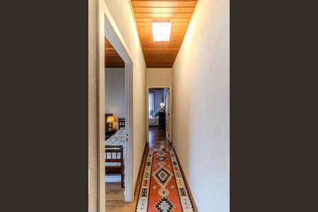 Casa para alugar com 177m², 3 quartos e 2 vagas Casa para alugar com 177m², 3 quartos e 2 vagasCorredor