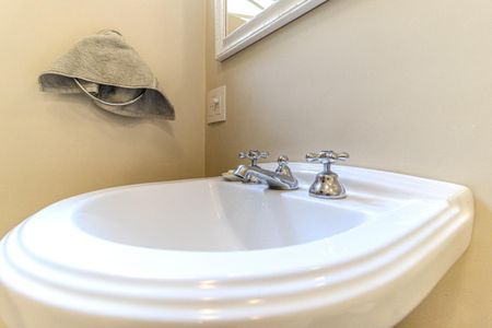 Casa para alugar com 177m², 3 quartos e 2 vagas Casa para alugar com 177m², 3 quartos e 2 vagasBanheiro Social