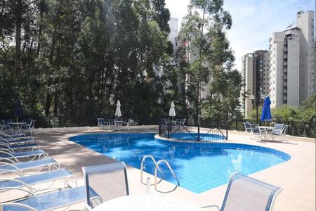 Apartamento à venda com 118m², 3 quartos e 3 vagas Apartamento à venda com 118m², 3 quartos e 3 vagasÁrea comum - Piscina