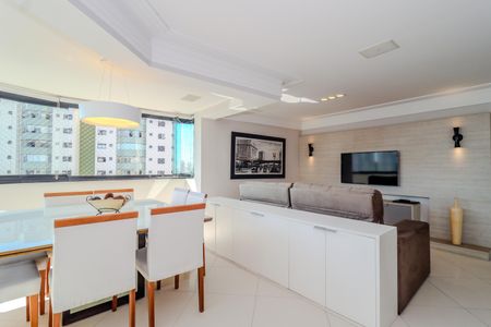 Apartamento à venda com 118m², 3 quartos e 3 vagas Apartamento à venda com 118m², 3 quartos e 3 vagasSala