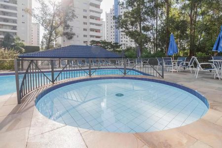Apartamento à venda com 118m², 3 quartos e 3 vagas Apartamento à venda com 118m², 3 quartos e 3 vagasÁrea comum - Piscina