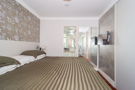 Apartamento à venda com 118m², 3 quartos e 3 vagas Apartamento à venda com 118m², 3 quartos e 3 vagasSuíte