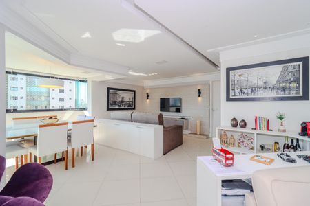 Apartamento à venda com 118m², 3 quartos e 3 vagas Apartamento à venda com 118m², 3 quartos e 3 vagasSala