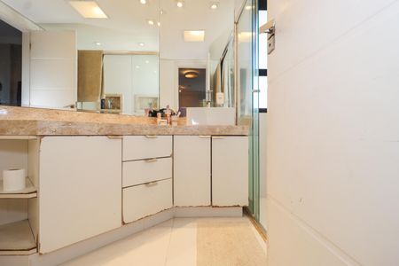 Apartamento à venda com 118m², 3 quartos e 3 vagas Apartamento à venda com 118m², 3 quartos e 3 vagasBanheiro da Suíte