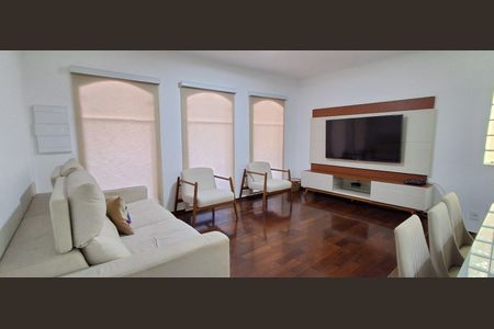 Casa para alugar com 270m², 3 quartos e 3 vagas Casa para alugar com 270m², 3 quartos e 3 vagasSala