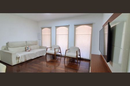 Casa para alugar com 270m², 3 quartos e 3 vagas Casa para alugar com 270m², 3 quartos e 3 vagasSala