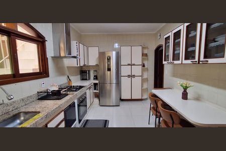 Casa para alugar com 270m², 3 quartos e 3 vagas Casa para alugar com 270m², 3 quartos e 3 vagasCozinha