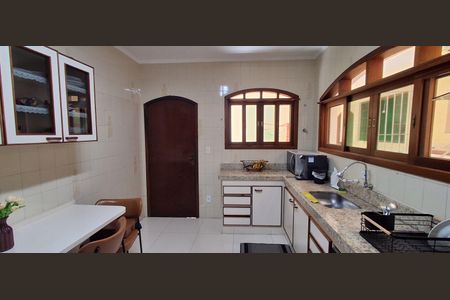Casa para alugar com 270m², 3 quartos e 3 vagas Casa para alugar com 270m², 3 quartos e 3 vagasCozinha