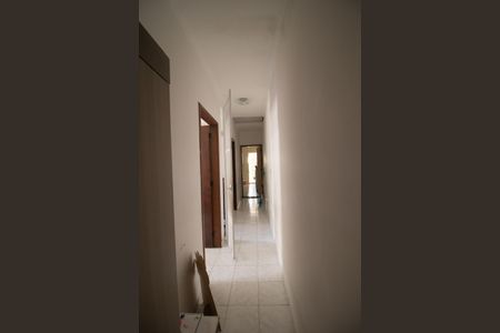 Casa à venda com 200m², 4 quartos e 2 vagas Casa à venda com 200m², 4 quartos e 2 vagasCorredor