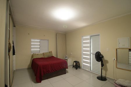 Casa à venda com 200m², 4 quartos e 2 vagas Casa à venda com 200m², 4 quartos e 2 vagasSuite 1