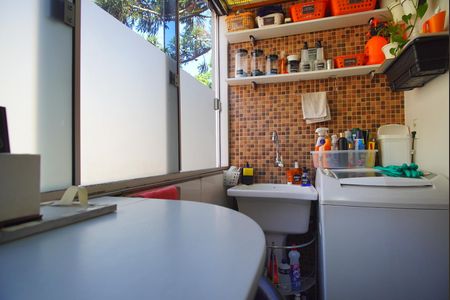 Apartamento à venda com 64m², 2 quartos e 1 vagaÁrea de Serviço - Janela Fechada