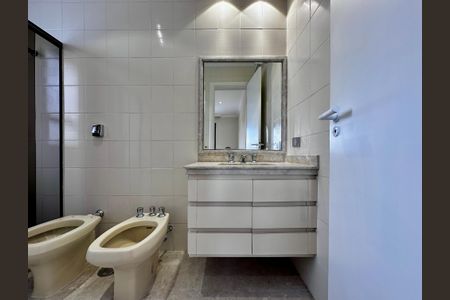 Apartamento para alugar com 216m², 3 quartos e 3 vagasBanheiro da Suíte 1
