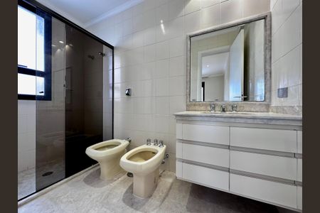 Apartamento para alugar com 216m², 3 quartos e 3 vagasBanheiro da Suíte 1
