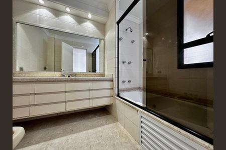 Apartamento para alugar com 216m², 3 quartos e 3 vagasBanheiro da Suíte 3