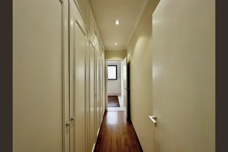 Apartamento para alugar com 216m², 3 quartos e 3 vagasCorredor De Serviço