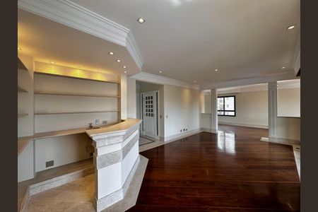 Apartamento para alugar com 216m², 3 quartos e 3 vagasSala