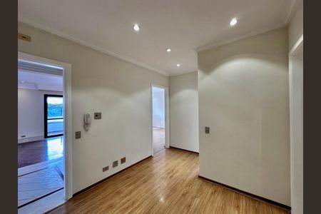 Apartamento para alugar com 216m², 3 quartos e 3 vagasCorredor 