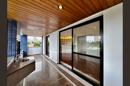 Apartamento para alugar com 216m², 3 quartos e 3 vagasVaranda