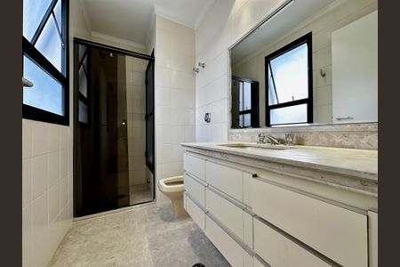 Apartamento para alugar com 216m², 3 quartos e 3 vagasBanheiro da Suíte 2