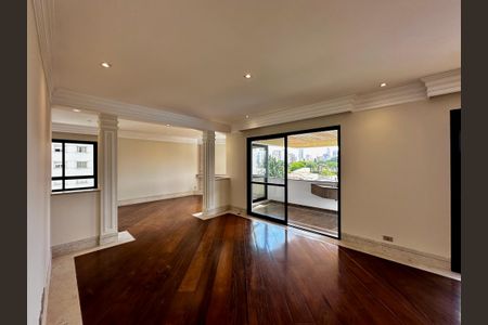 Apartamento para alugar com 216m², 3 quartos e 3 vagasSala