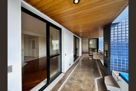 Apartamento para alugar com 216m², 3 quartos e 3 vagasVaranda