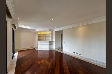 Apartamento para alugar com 216m², 3 quartos e 3 vagasSala