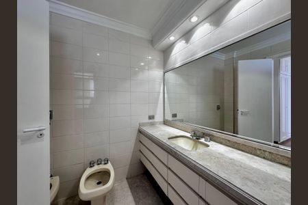 Apartamento para alugar com 216m², 3 quartos e 3 vagasBanheiro da Suíte 3