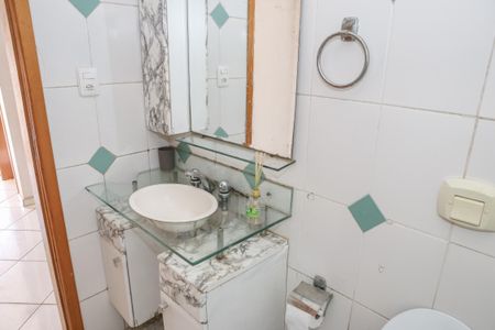 Casa à venda com 150m², 3 quartos e sem vaga Casa à venda com 150m², 3 quartos e sem vagaBanheiro